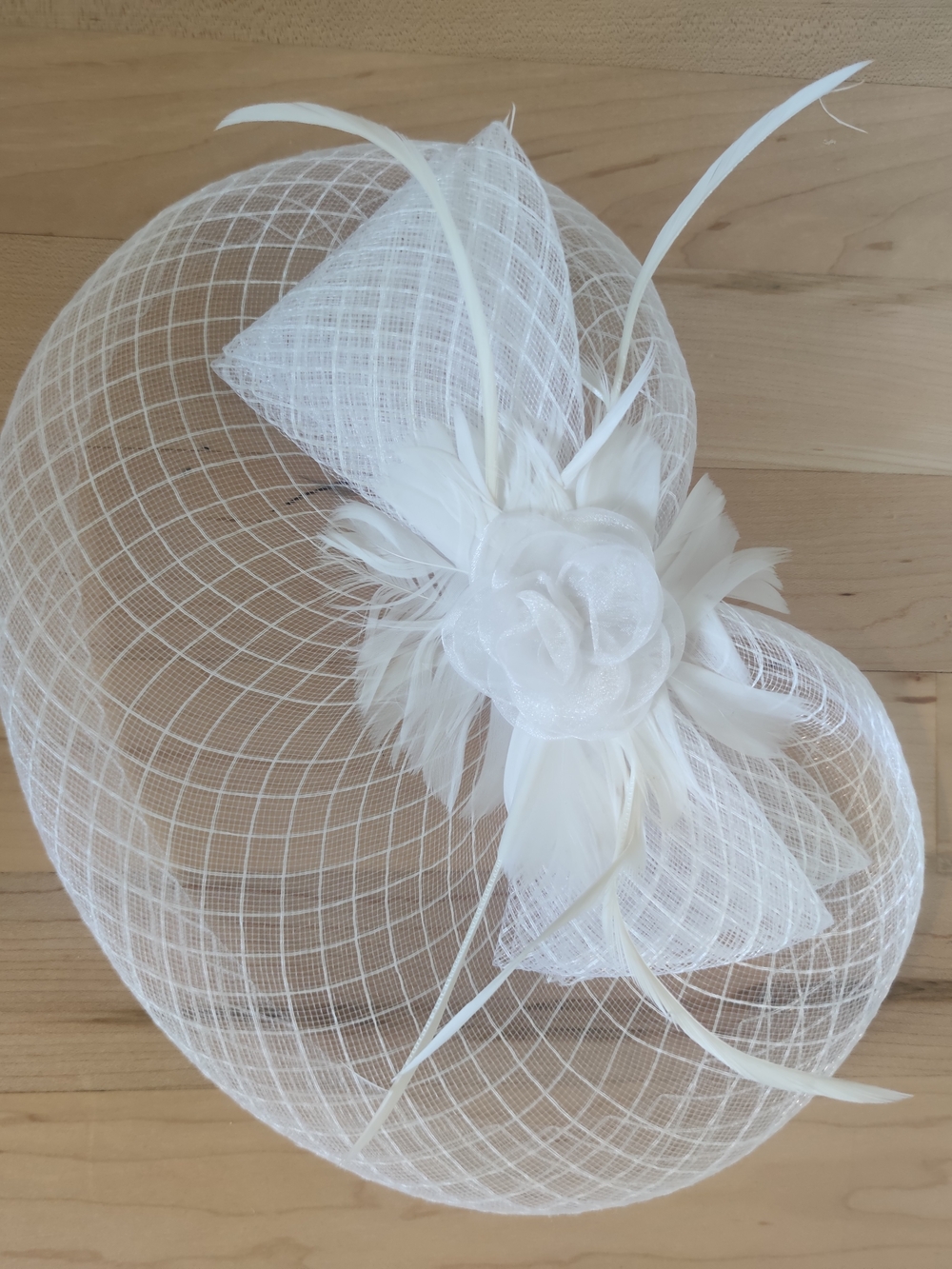 Elegant White Feathered Fascinator Hat for Women